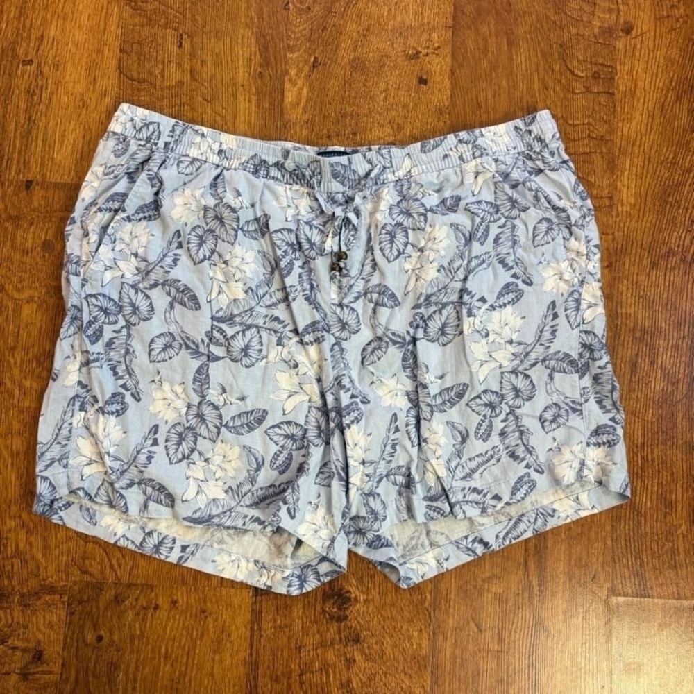 Blue floral linen blend shorts. Summer, vacation, beachwear